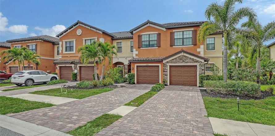 Townhouse in Venice, Florida 3 bedrooms, 181.07 sq.m. № 2213005