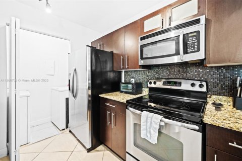 Copropriété à louer à Aventura, Floride: 2 chambres, 102.19 m2 № 1889094 - photo 14