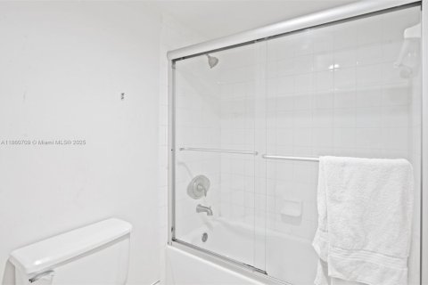 Copropriété à louer à Aventura, Floride: 2 chambres, 102.19 m2 № 1889094 - photo 18