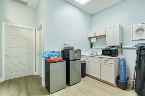 Propiedad comercial en alquiler en Palm Coast, Florida, 111.48 m2 № 1869065 - foto 17