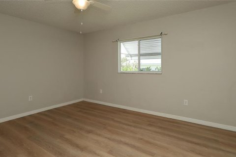 House in Ocala, Florida 2 bedrooms, 120.4 sq.m. № 1883484 - photo 13