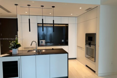 Condo in Miami, Florida, 2 bedrooms  № 1762749 - photo 11