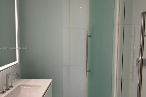 Condo in Miami, Florida, 2 bedrooms  № 1762749 - photo 17