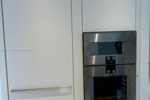 Condo in Miami, Florida, 2 bedrooms  № 1762749 - photo 10