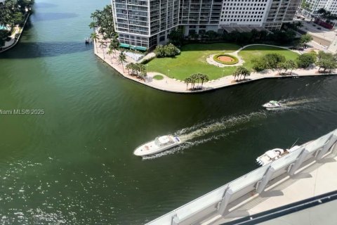 Condo in Miami, Florida, 2 bedrooms  № 1762749 - photo 6
