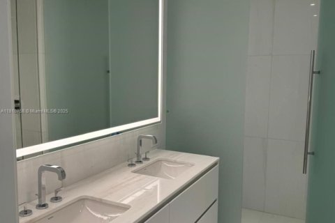 Condo in Miami, Florida, 2 bedrooms  № 1762749 - photo 16