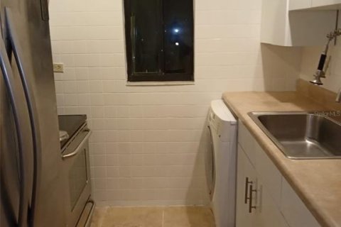Condo in Orlando, Florida, 2 bedrooms  № 1914003 - photo 4