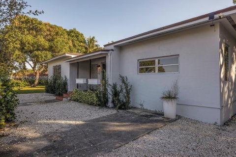 Villa ou maison à vendre à Miami, Floride: 3 chambres, 108.88 m2 № 1995494 - photo 4