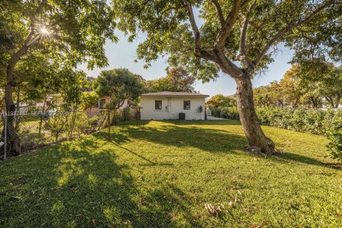 Villa ou maison à vendre à Miami, Floride: 3 chambres, 108.88 m2 № 1995494 - photo 3