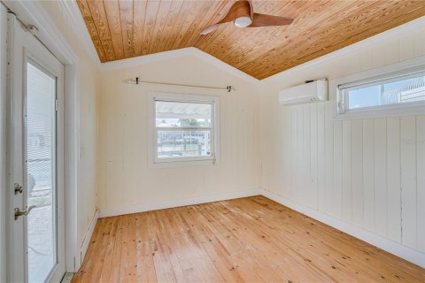 House in Redington Beach, Florida 3 bedrooms, 175.12 sq.m. № 2135883 - photo 23