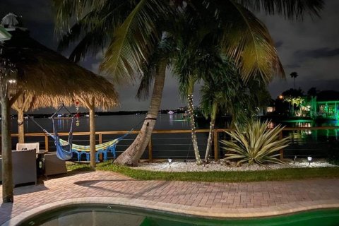 Casa en Redington Beach, Florida 3 dormitorios, 175.12 m2 № 2135883