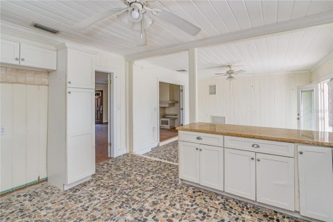 House in Redington Beach, Florida 3 bedrooms, 175.12 sq.m. № 2135883 - photo 21