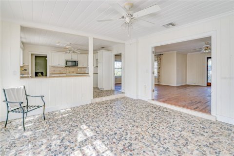 House in Redington Beach, Florida 3 bedrooms, 175.12 sq.m. № 2135883 - photo 17