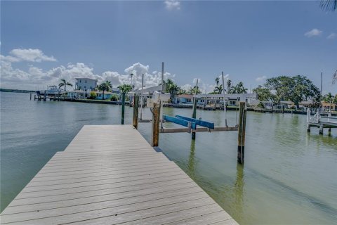 House in Redington Beach, Florida 3 bedrooms, 175.12 sq.m. № 2135883 - photo 8