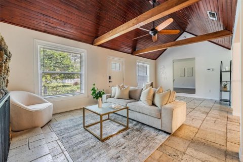 House in Tampa, Florida 3 bedrooms, 247.96 sq.m. № 1757995 - photo 5