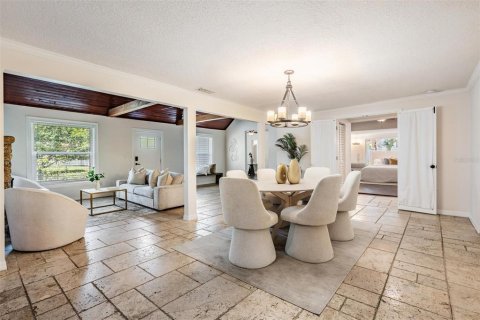 House in Tampa, Florida 3 bedrooms, 247.96 sq.m. № 1757995 - photo 8