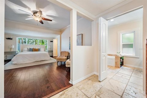 House in Tampa, Florida 3 bedrooms, 247.96 sq.m. № 1757995 - photo 21