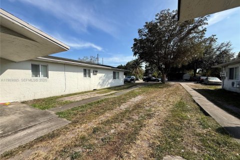 Casa en alquiler en Miami, Florida, 2 dormitorios, 69.68 m2 № 2031892 - foto 14