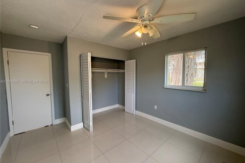 Casa en alquiler en Miami, Florida, 2 dormitorios, 69.68 m2 № 2031892 - foto 8