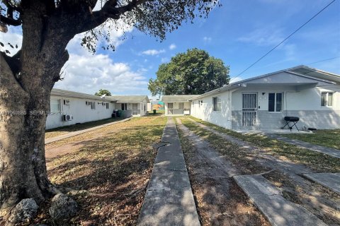 Casa en alquiler en Miami, Florida, 2 dormitorios, 69.68 m2 № 2031892 - foto 15