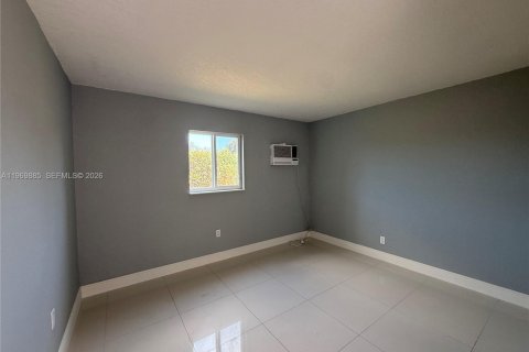 Casa en alquiler en Miami, Florida, 2 dormitorios, 69.68 m2 № 2031892 - foto 9