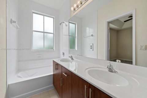 Townhouse in Homestead, Florida 3 bedrooms, 158.31 sq.m. № 1802628 - photo 29