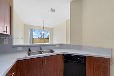 Townhouse in Homestead, Florida 3 bedrooms, 158.31 sq.m. № 1802628 - photo 10