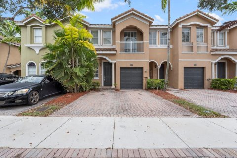 Townhouse in Homestead, Florida 3 bedrooms, 158.31 sq.m. № 1802628 - photo 1
