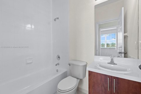 Townhouse in Homestead, Florida 3 bedrooms, 158.31 sq.m. № 1802628 - photo 13