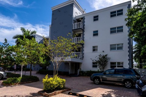 Condominio en venta en Fort Lauderdale, Florida, 2 dormitorios, 78.04 m2 № 2190902 - foto 2