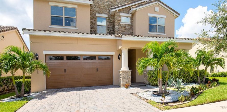 House in Orlando, Florida 4 bedrooms, 357.49 sq.m. № 1884570