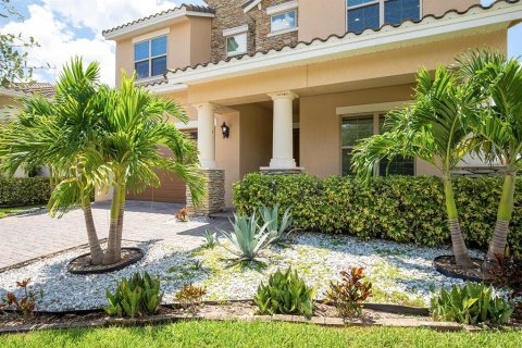 House in Orlando, Florida 4 bedrooms, 357.49 sq.m. № 1884570 - photo 2