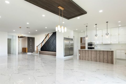 House in Orlando, Florida 4 bedrooms, 357.49 sq.m. № 1884570 - photo 9