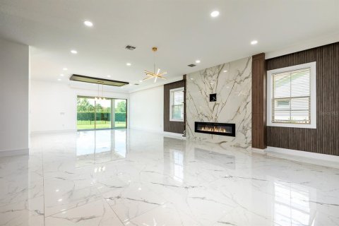 House in Orlando, Florida 4 bedrooms, 357.49 sq.m. № 1884570 - photo 5
