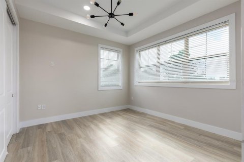 House in Orlando, Florida 4 bedrooms, 357.49 sq.m. № 1884570 - photo 14
