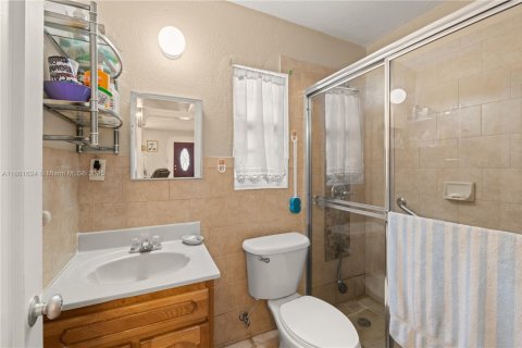 House in Surfside, Florida 4 bedrooms, 161.37 sq.m. № 1216984 - photo 23