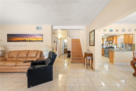 House in Surfside, Florida 4 bedrooms, 161.37 sq.m. № 1216984 - photo 5