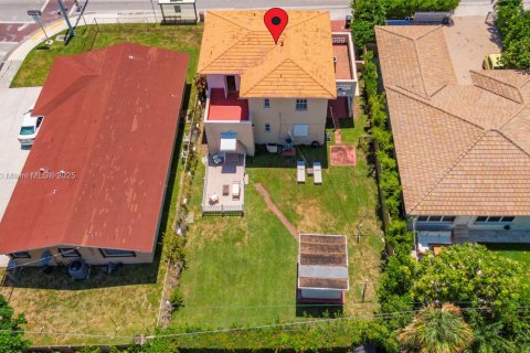 House in Surfside, Florida 4 bedrooms, 161.37 sq.m. № 1216984 - photo 8