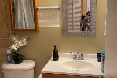 House in Miami, Florida 3 bedrooms, 122.82 sq.m. № 1989349 - photo 6