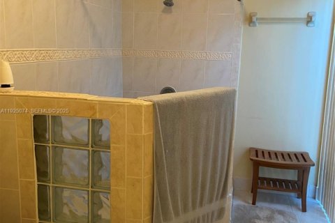 House in Miami, Florida 3 bedrooms, 122.82 sq.m. № 1989349 - photo 7