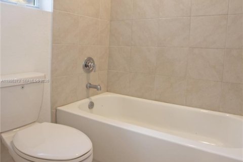 Adosado en alquiler en Homestead, Florida, 4 dormitorios, 163.23 m2 № 2049112 - foto 19