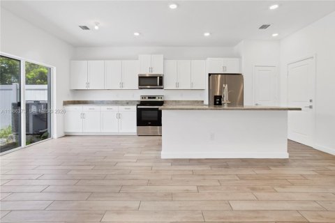 Adosado en alquiler en Homestead, Florida, 4 dormitorios, 163.23 m2 № 2049112 - foto 2