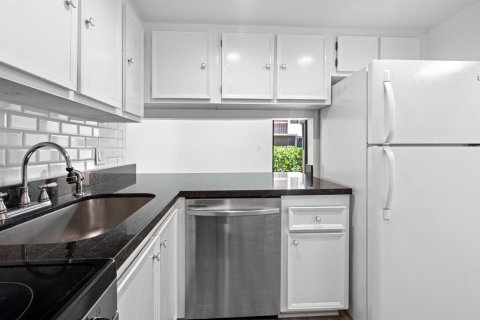 Touwnhouse à vendre à Deerfield Beach, Floride: 2 chambres, 99.41 m2 № 2251163 - photo 21
