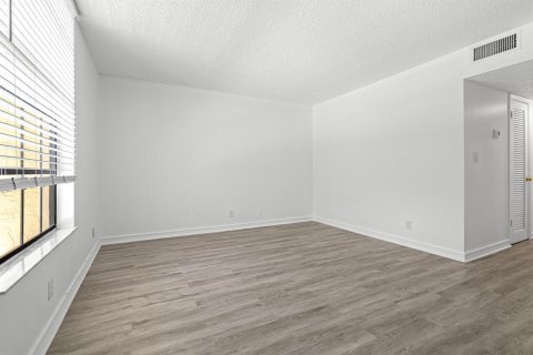 Touwnhouse à vendre à Deerfield Beach, Floride: 2 chambres, 99.41 m2 № 2251163 - photo 13