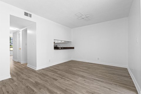 Touwnhouse à vendre à Deerfield Beach, Floride: 2 chambres, 99.41 m2 № 2251163 - photo 16