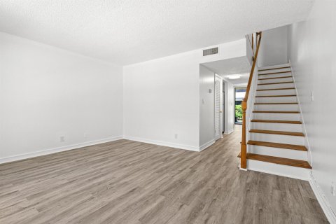 Touwnhouse à vendre à Deerfield Beach, Floride: 2 chambres, 99.41 m2 № 2251163 - photo 11