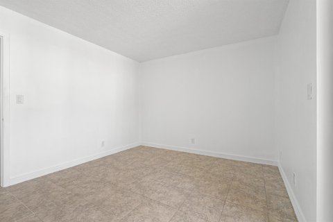 Touwnhouse à vendre à Deerfield Beach, Floride: 2 chambres, 99.41 m2 № 2251163 - photo 26