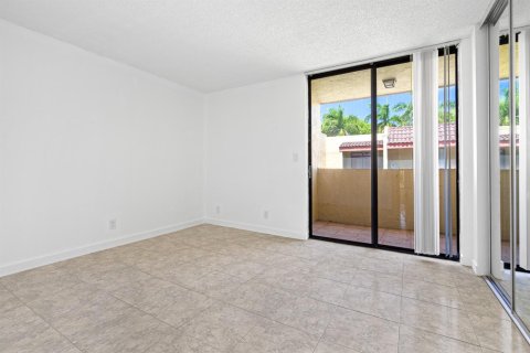 Touwnhouse à vendre à Deerfield Beach, Floride: 2 chambres, 99.41 m2 № 2251163 - photo 23