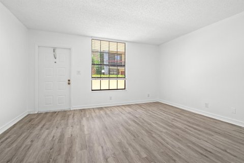 Touwnhouse à vendre à Deerfield Beach, Floride: 2 chambres, 99.41 m2 № 2251163 - photo 14