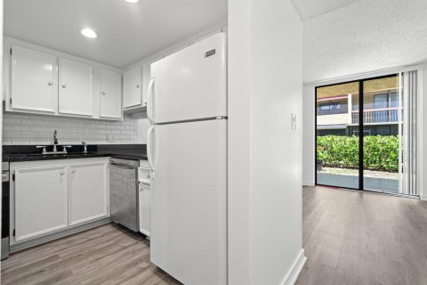 Touwnhouse à vendre à Deerfield Beach, Floride: 2 chambres, 99.41 m2 № 2251163 - photo 15